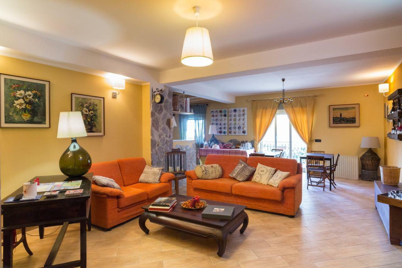 Vulcamare Bed & Breakfast Piedimonte Etneo Bagian luar foto