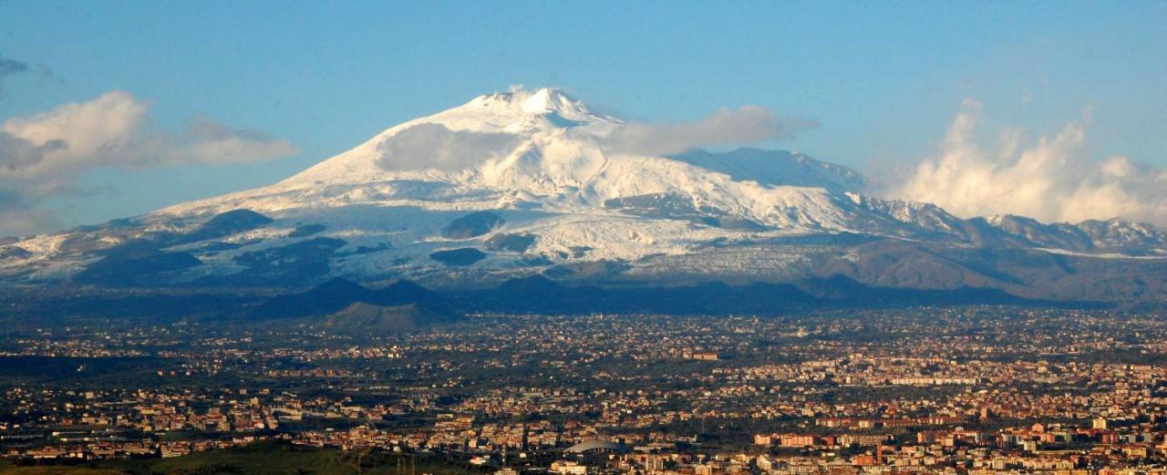 Vulcamare Bed & Breakfast Piedimonte Etneo Bagian luar foto